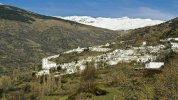 el-barranco-del-ri-o-poqueira-es-uno-de-los-principales-destinos-con-los-pueblos-de-pampaneir...jpeg