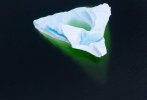 Un iceberg flota en la Bahía de Bonavista, en la isla Newfoundland de Canadá.Johannes EISELE 1.jpg