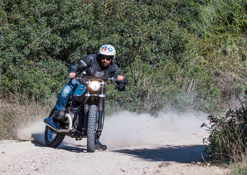 Black Motorcycles "Maldita" Scrambler acción