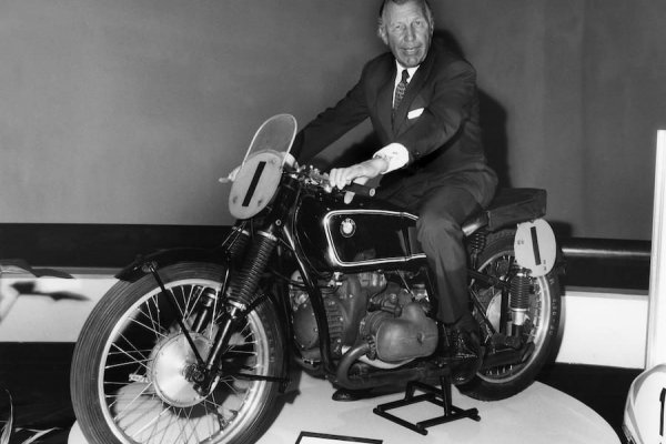 George Meier en 1958 con su BMW RS 500 Kompressor de 1939