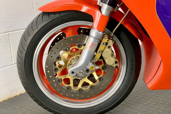 Horquilla Forcelle Italia y frenos Brembo