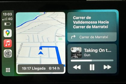 Google Maps y música en una misma pantalla.